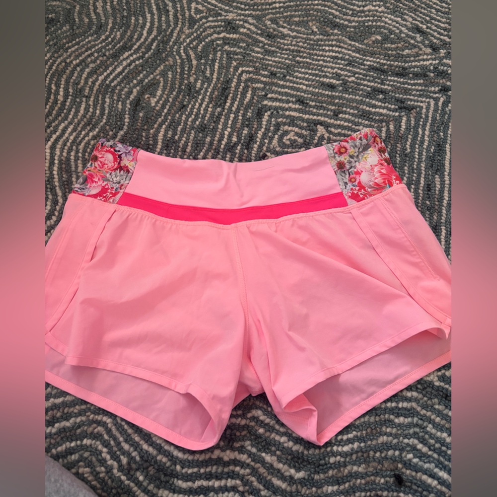 LULULEMON Pink Floral Speed Up High Rise Athletic Shorts Women’s 4